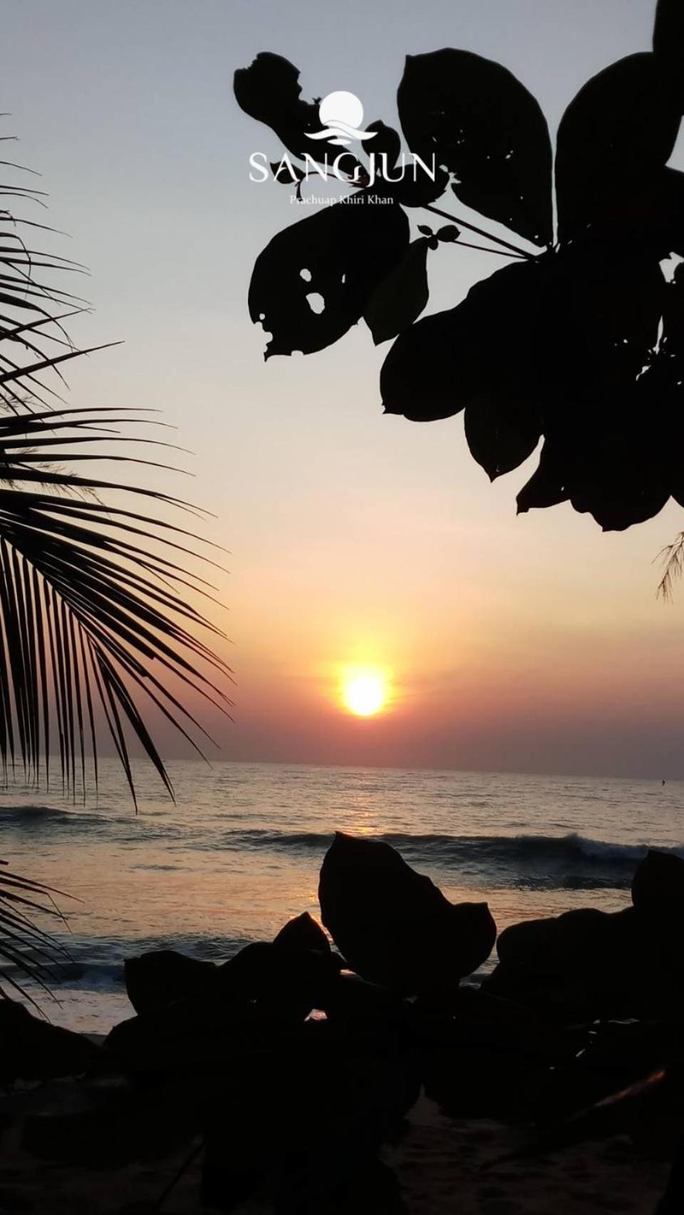Sangjun On Beach Resort Bang Saphan Exteriér fotografie