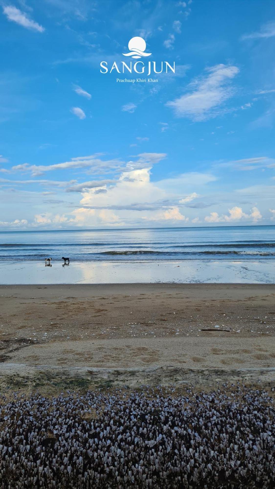 Sangjun On Beach Resort Bang Saphan Exteriér fotografie