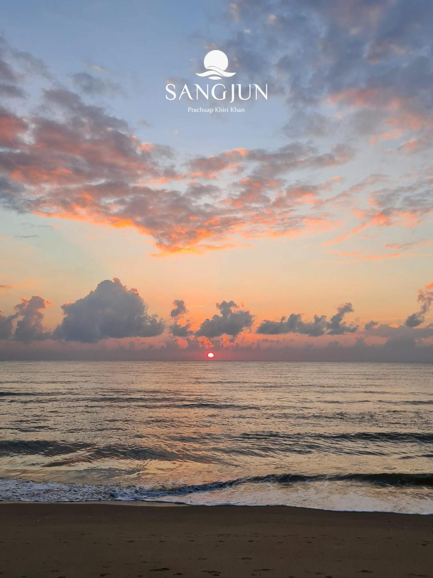 Sangjun On Beach Resort Bang Saphan Exteriér fotografie