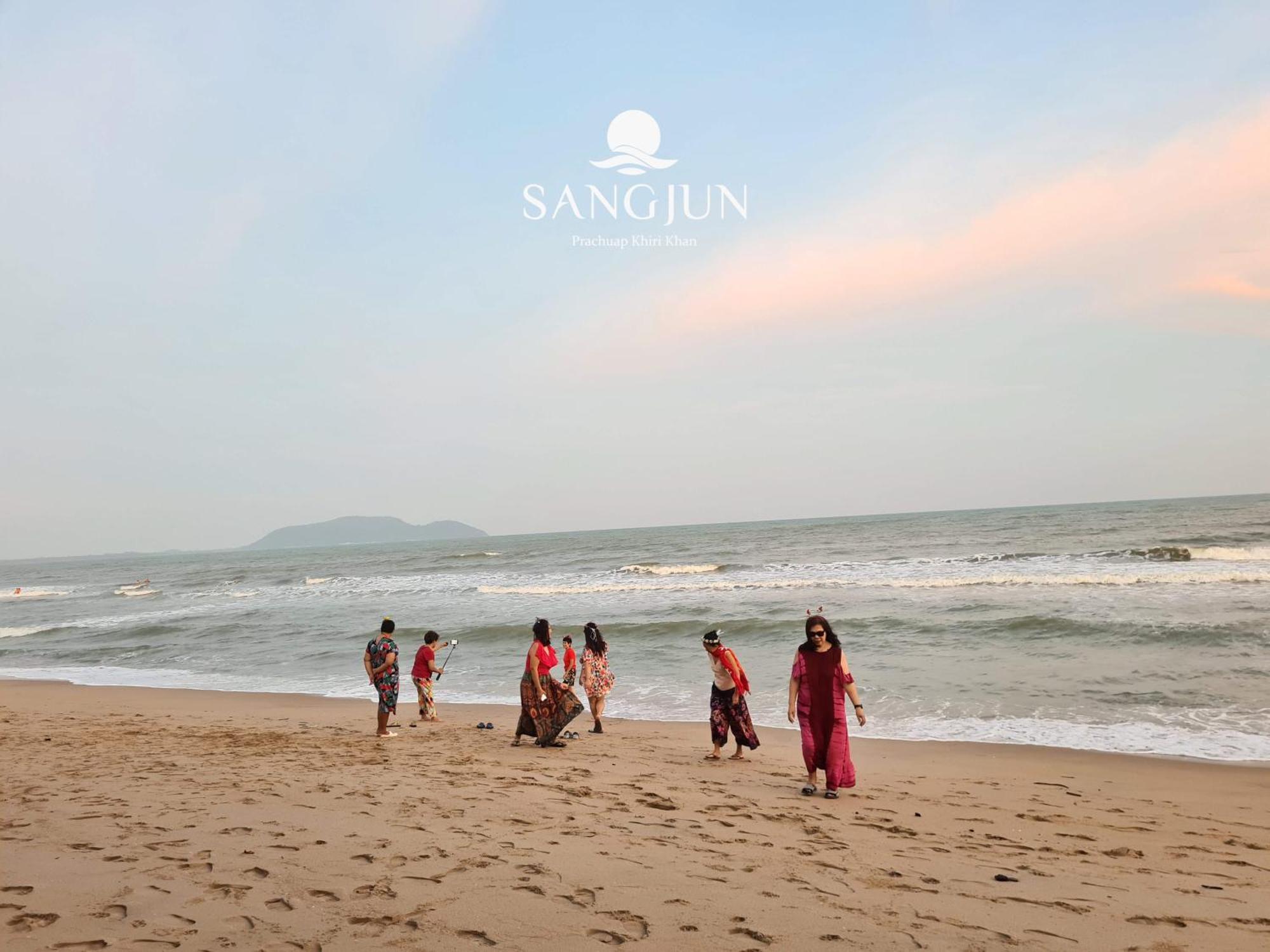 Sangjun On Beach Resort Bang Saphan Exteriér fotografie