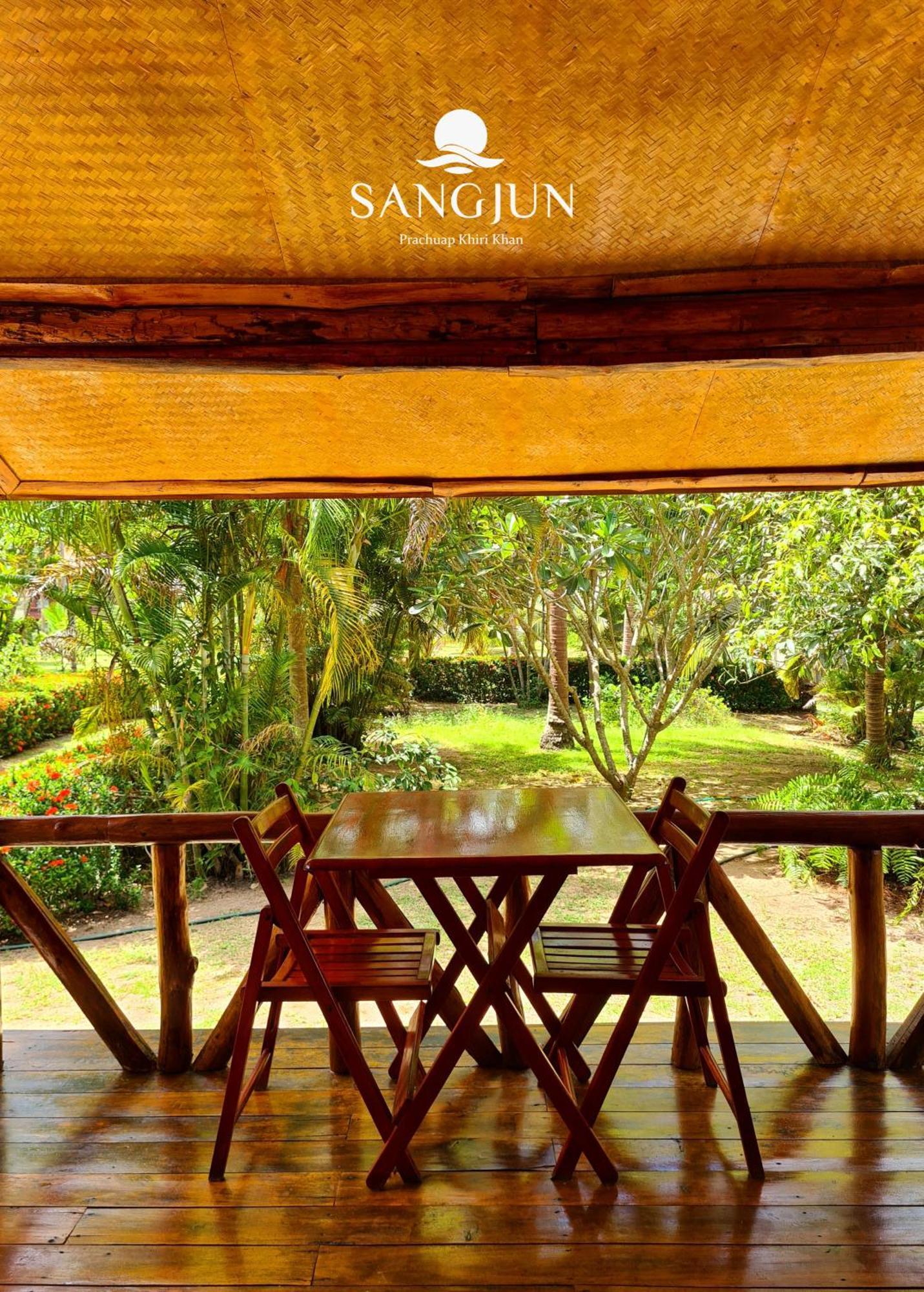 Sangjun On Beach Resort Bang Saphan Exteriér fotografie