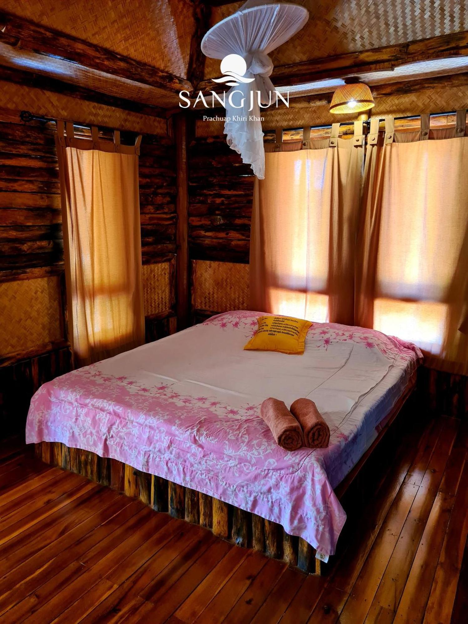 Sangjun On Beach Resort Bang Saphan Exteriér fotografie