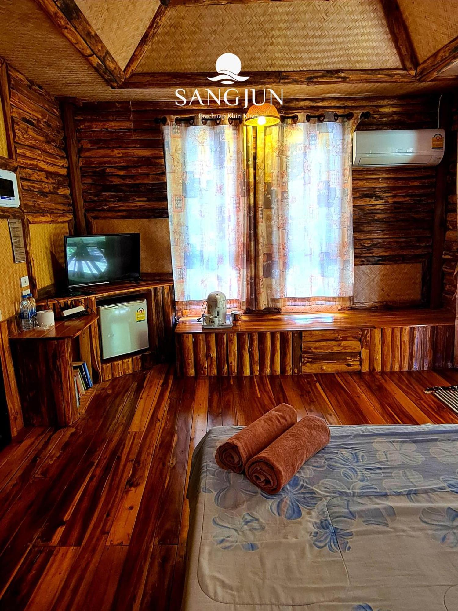 Sangjun On Beach Resort Bang Saphan Exteriér fotografie