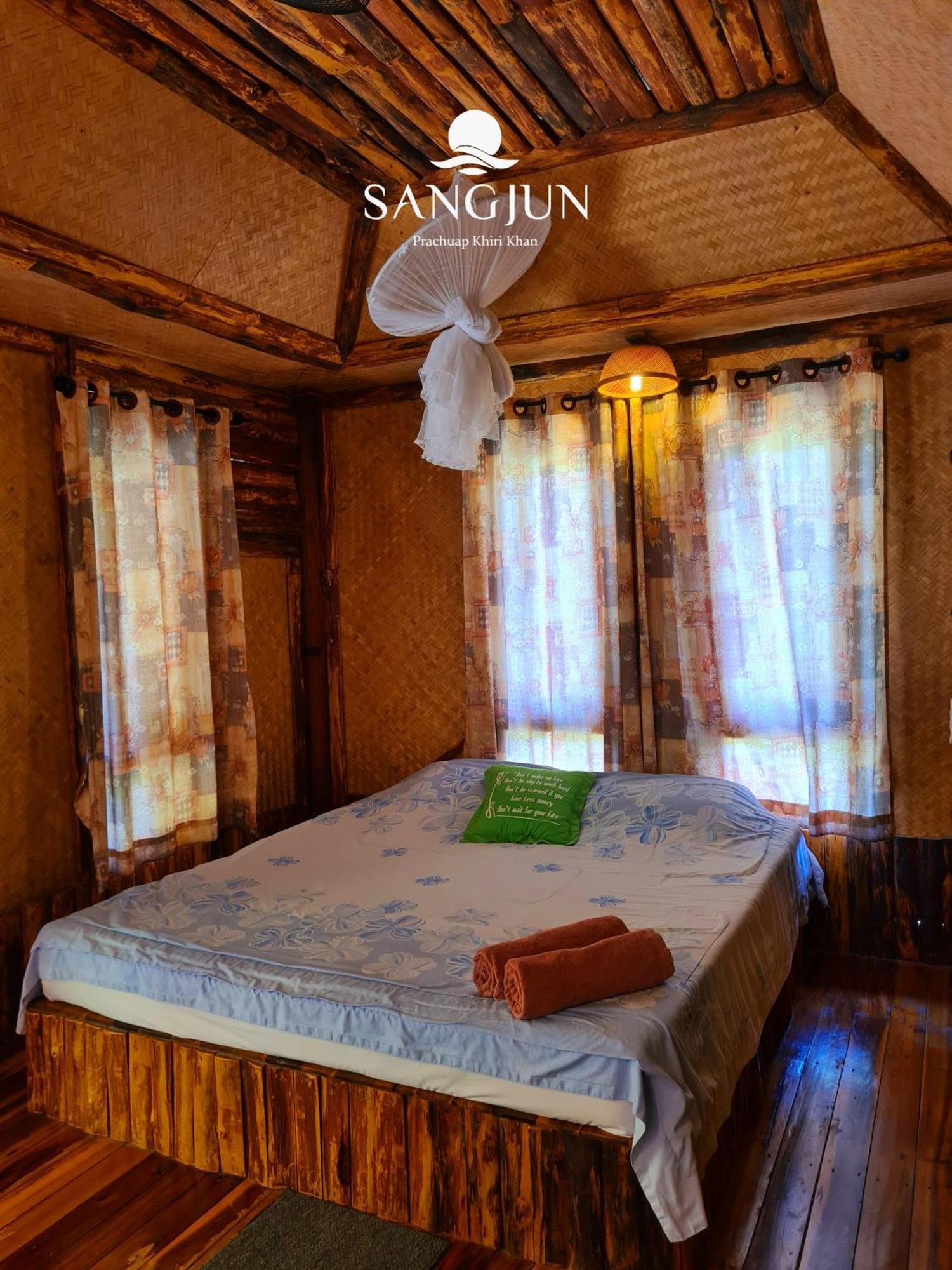 Sangjun On Beach Resort Bang Saphan Exteriér fotografie