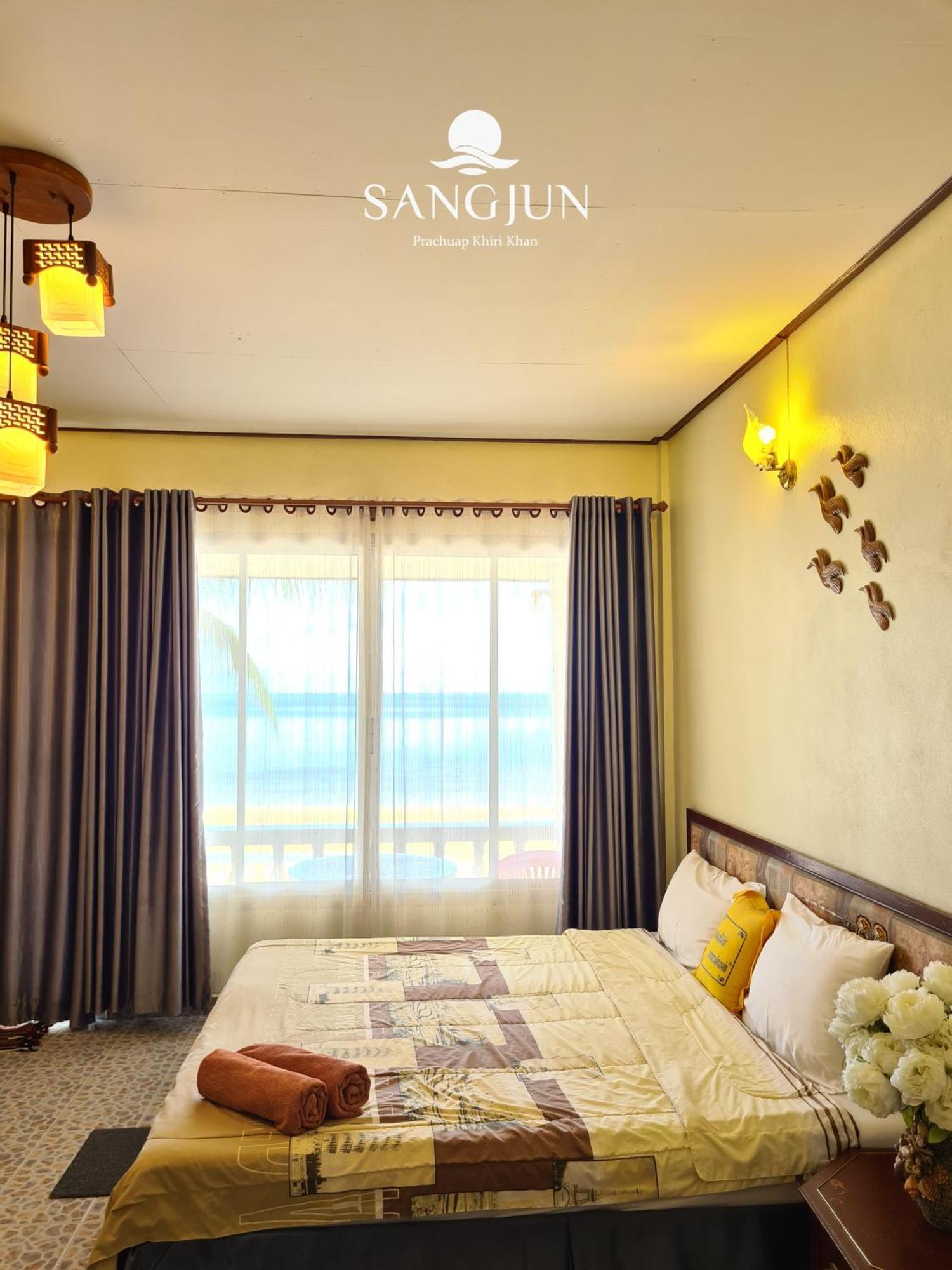 Sangjun On Beach Resort Bang Saphan Exteriér fotografie