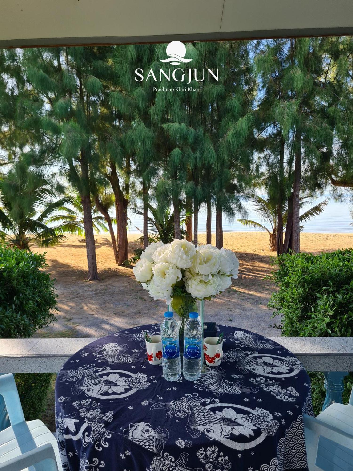 Sangjun On Beach Resort Bang Saphan Exteriér fotografie
